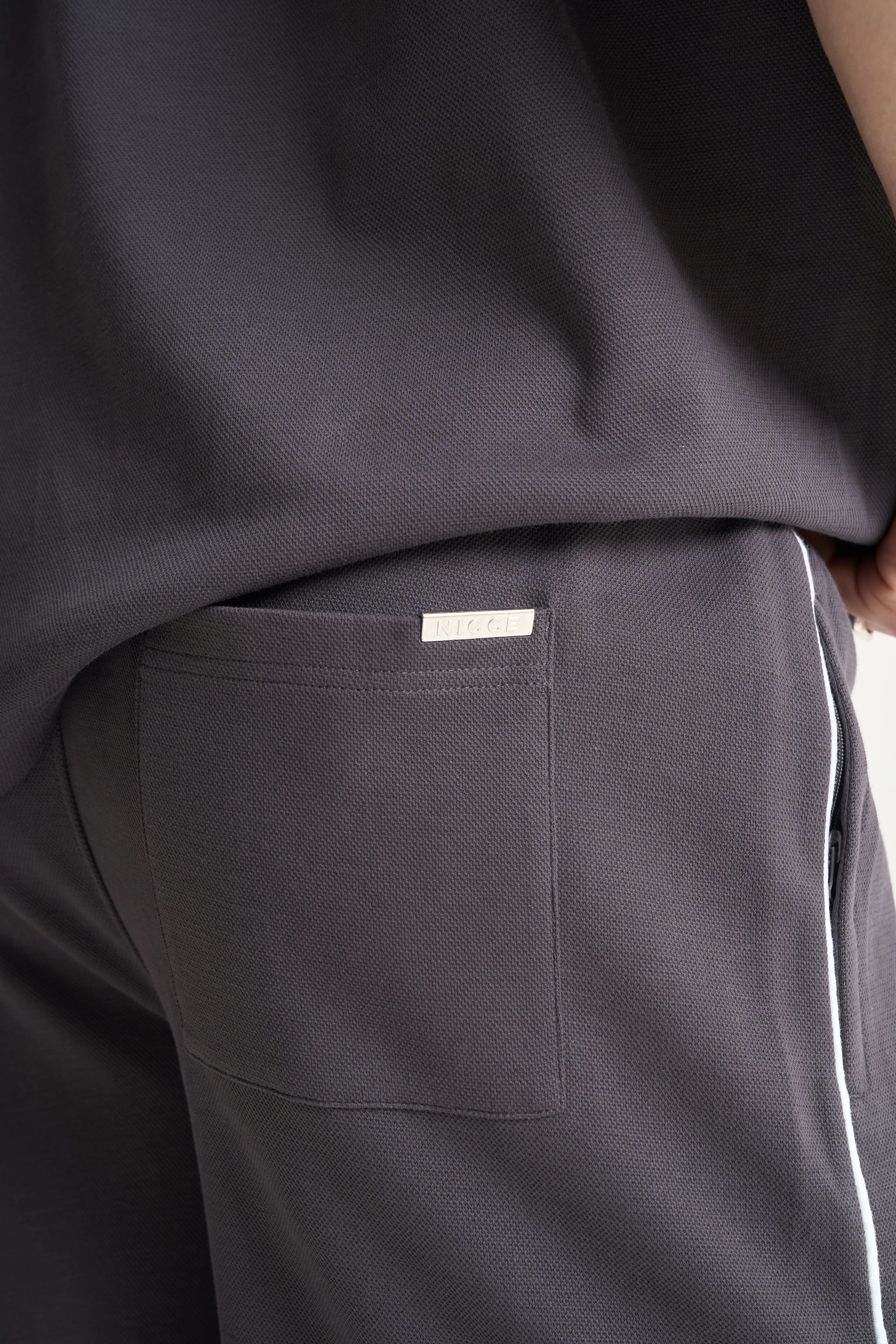 NICCE Mens Piper Shorts | Coal - Image 5